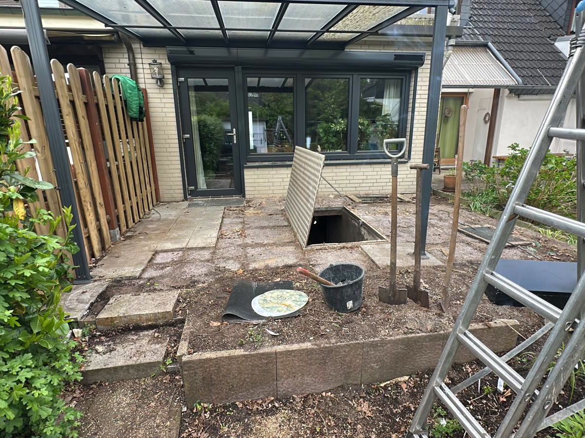 Vorher: die alte Terrasse vor der Sanierung in Bremen