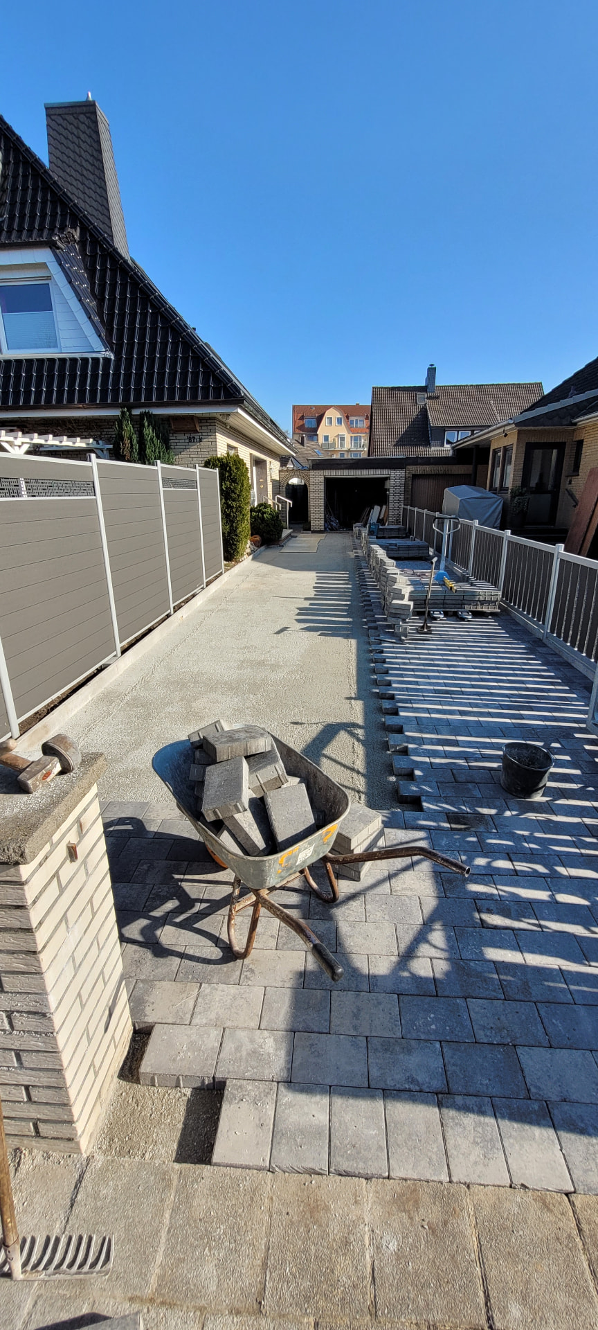 Pflasterarbeiten in Bremen: Unterbau fertig, das Pflaster wird verlegt